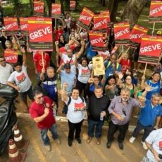 Greve na Educação: professores e parte dos TAEs aceitam proposta do governo