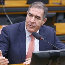 Comissão aprova projeto que prevê conta específica para repasse de verbas na saúde