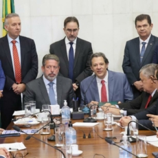 Reforma tributária: governo estima alíquota média de 26,5% para o IVA dual