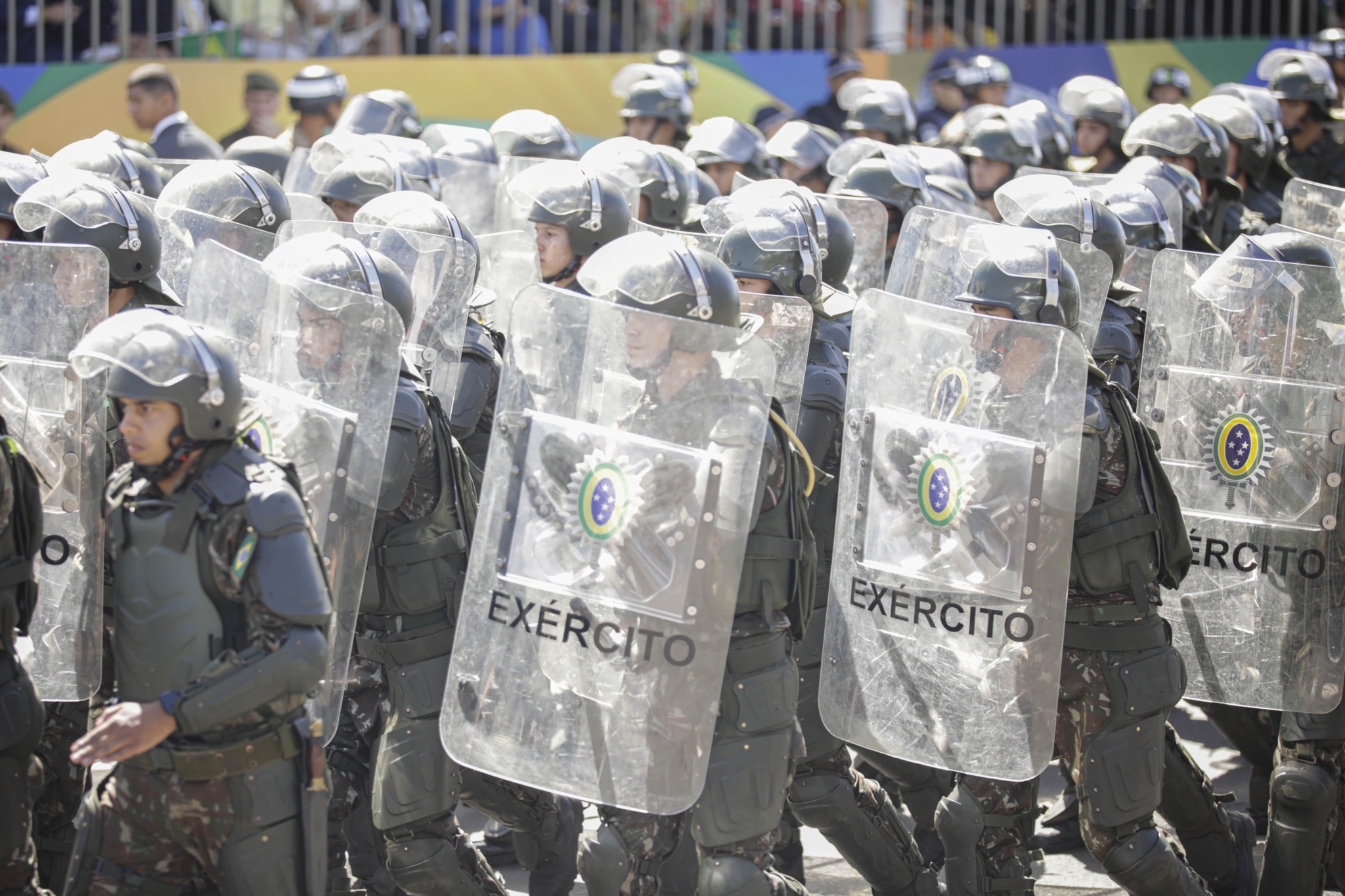 Militares são último dominó contra golpismo de direita fomentado por Trump