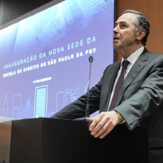 Barroso defende a ‘força do Direito’ contra a ‘força bruta’