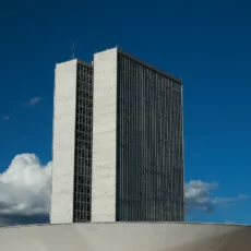 A regulamentação do ensino da Política