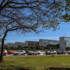 Reajuste dos servidores públicos: cláusula sobre greve dificulta acordo