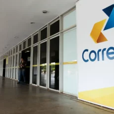 Correios são condenados a indenizar advogada em R$ 200 mil por excesso de trabalho