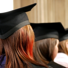 Mensalidade de calouros em faculdade pode ser maior do que de veteranos, decide STJ