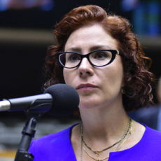 TRE-SP cassa mandato de Carla Zambelli por abuso de poder político
