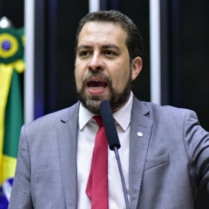 Quem é Guilherme Boulos: candidato a prefeito de São Paulo aposta no bom humor e polarização nacional