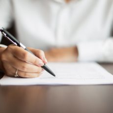 O pagamento pelo reequilíbrio de contratos administrativos é uma indenização?