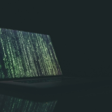 Por que ficar de olho na regulação de spywares para persecução penal no Brasil