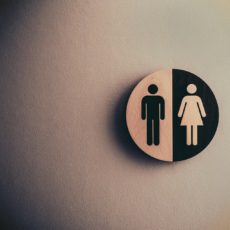 Pessoas trans e banheiros: o que dizem os dados?