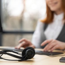 Justiça de SC condena empresa por discriminação a cliente surda em call center