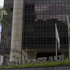 Governo vê avanço em PEC da autonomia do BC no Senado e negocia mudanças em texto