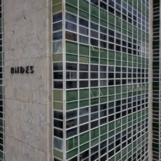 BNDES abre concurso com cota para pessoas negras e PcD; salário é de R$ 20,9 mil