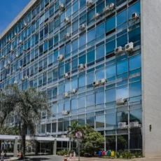 Vacinação e assistência farmacêutica dominam compras do Ministério da Saúde