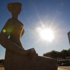 Omissões legislativas inconstitucionais como déficit de institucionalidade