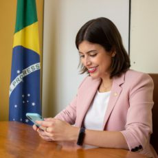Quem é Tabata Amaral, candidata aposta em vídeos ‘quase beirando o entretenimento’ para crescer nas eleições de SP