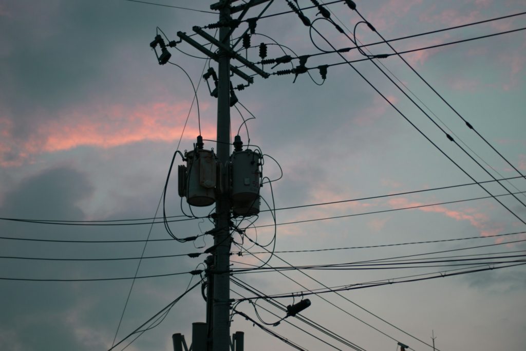 Contrato social em ruínas: avanço do crime sobre serviços de telecomunicações