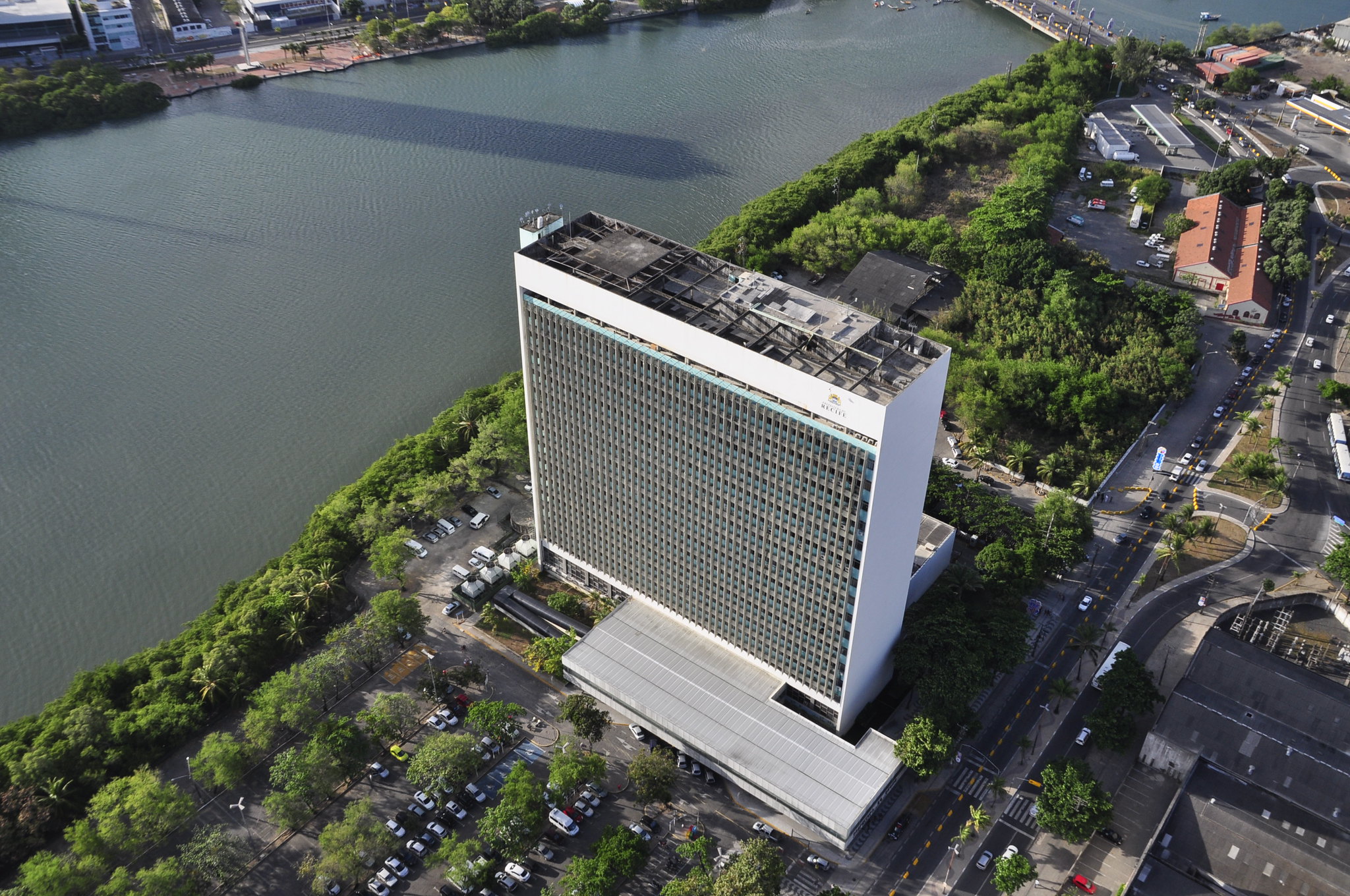 Recife tem apenas dois debates na TV, com possível ausência de João Campos
