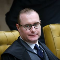 Zanin suspende julgamento sobre a validade do contrato intermitente