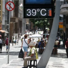 Empresa indenizará trabalhadora por falta de ar-condicionado no trabalho