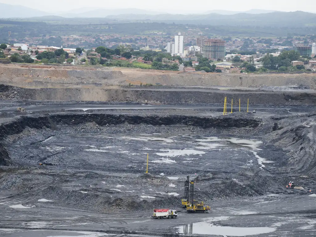 usurpação mineral