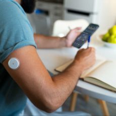 Por que o governo Tarcísio vetou a distribuição de sensor contínuo de glicose em SP