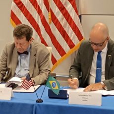 Anvisa e FDA assinam acordo para facilitar troca de informações sobre medicamentos