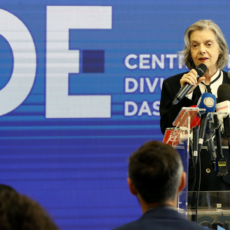 Cármen Lúcia diz que ‘resposta será dada’ aos propagadores de notícias falsas