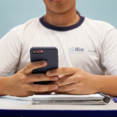 Celular proibido na aula, uma medida fundamental para os dias atuais