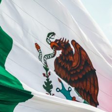 Aos 107 anos, Constituição mexicana passa por teste interamericano
