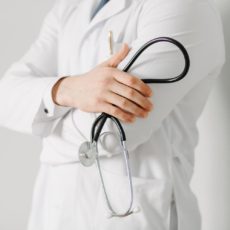 Legislativo francês aprova PL controverso para resolver desertos médicos