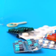 Farmacêutica discute entrar no CADE contra regra de medicamentos clone