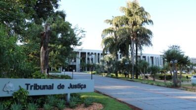 Ações sobre servidores públicos lideram litigância em estados e municípios
