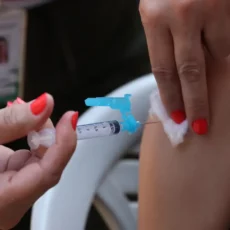 Vacina da Covid-19: governo Lula diz que iniciou distribuição de 1,2 milhão de doses