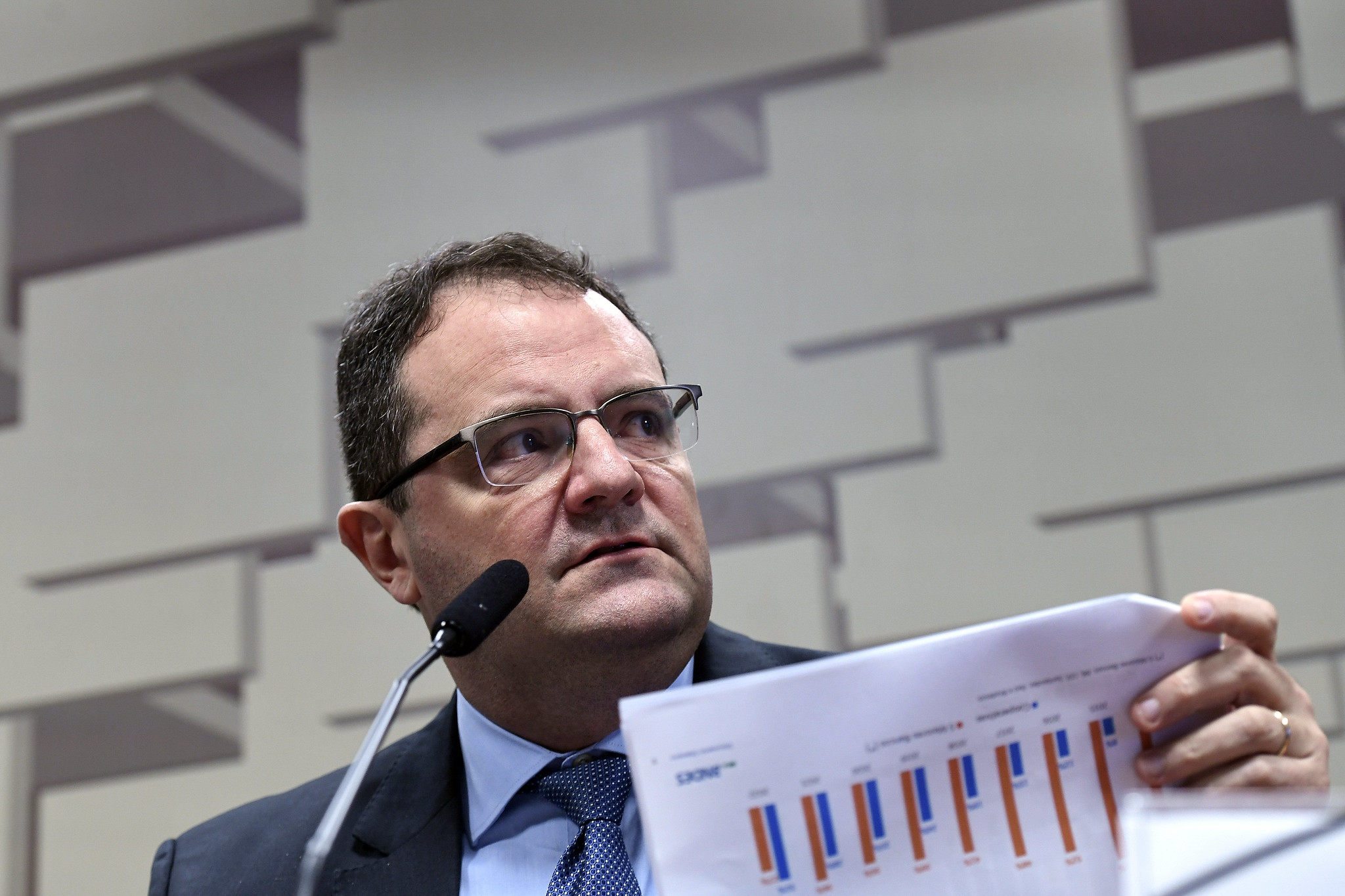 Cenário aponta para desembolsos do BNDES em 1,5% do PIB em 2026, diz Nelson Barbosa