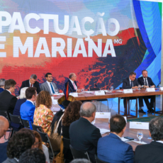 Barroso assina homologação do acordo de Mariana