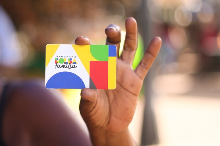 O Bolsa Família e sua contribuição para o avanço do IDH no Brasil