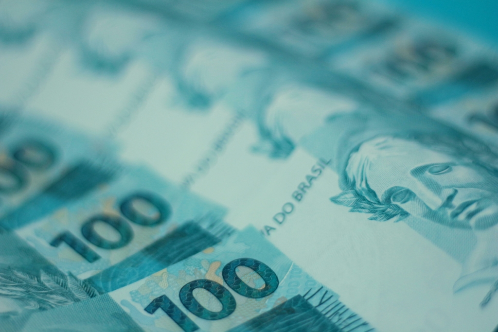 Brasileiros têm R$ 5,6 bilhões esquecidos em bancos; saiba como receber