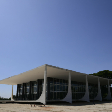 A observância relutante dos precedentes vinculantes