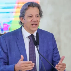 Haddad promete economia de R$ 70 bi com ajustes no abono, BPC e pensão de militares