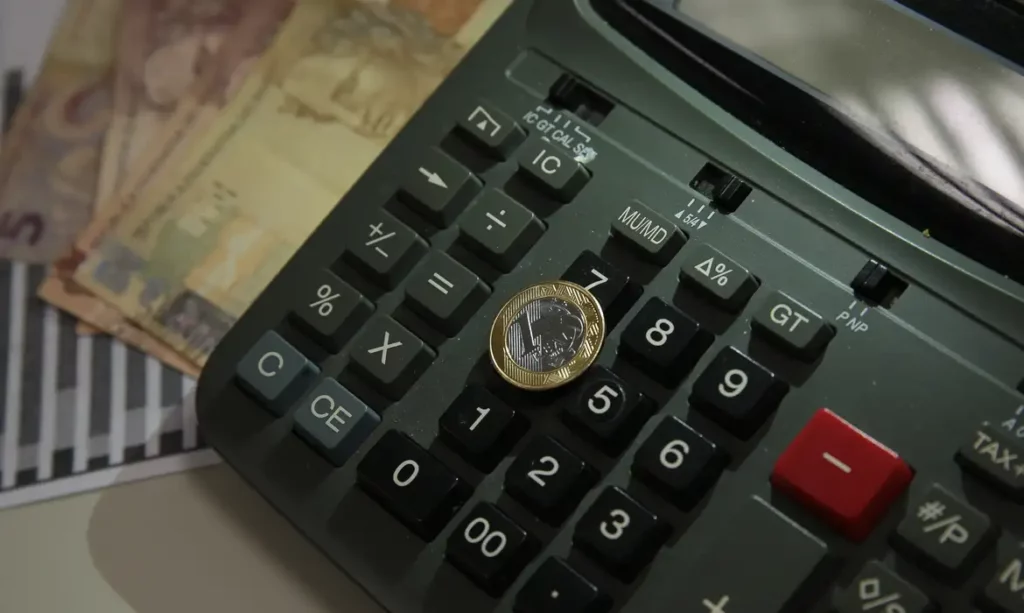 Escalada dos juros globais eleva desafios aos ativos domésticos