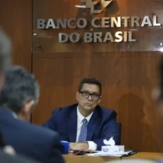 Campos Neto: É difícil fazer linha de argumento para queda de juros sem disciplina fiscal