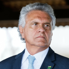 Juíza eleitoral torna Caiado inelegível e cassa registro de prefeito eleito de Goiânia