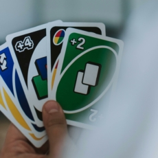TRT5 mantém demissão por justa causa de homem que jogava UNO durante o expediente