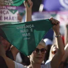 Governo publica norma com diretrizes para aborto legal em crianças e adolescentes
