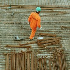 Com o avanço da reforma, o setor de construção reforça sua importância estratégica