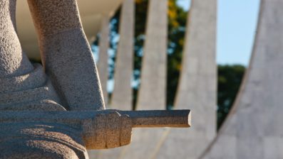 Um projeto inacabado que custa caro ao Brasil