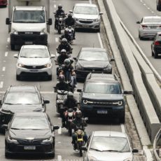 Desembargador determina suspensão dos serviços de moto-táxi da Uber e da 99 em SP