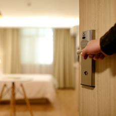Pandemia não isenta hotel de pagar direitos autorais por música ambiente, decide juiz