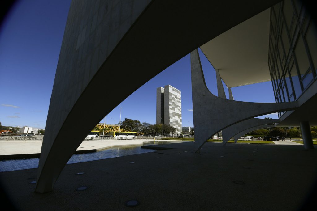 Poder Legislativo, emendas parlamentares e protagonismo hegemônico